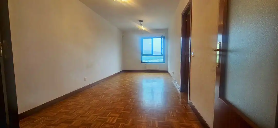 Wohnzimmer von Wohnung zum Verkauf in Bilbao  mit Heizung, Abstellraum und Alarm