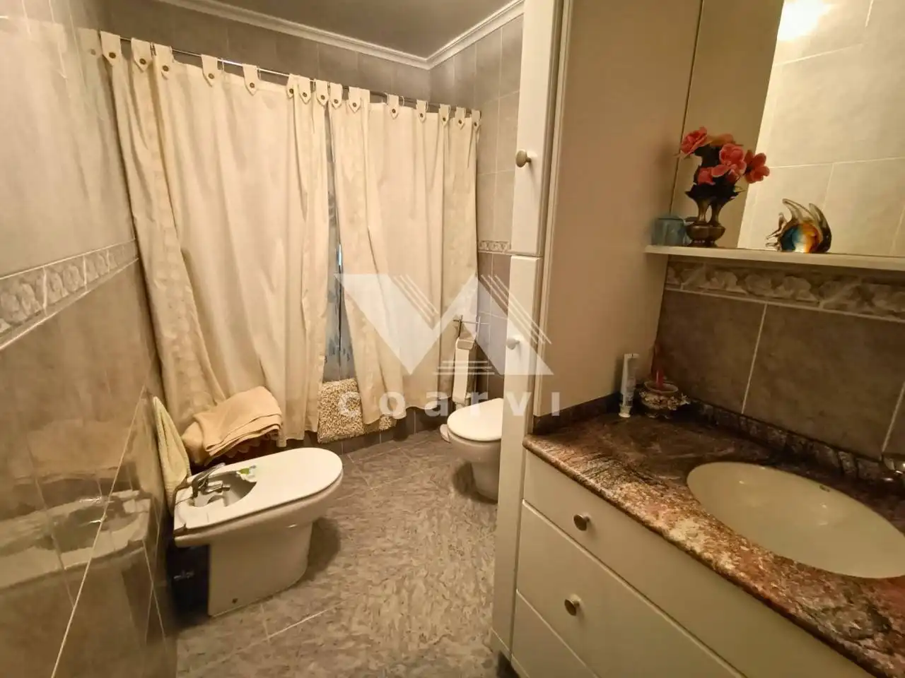 Badezimmer von Wohnung zum Verkauf in Trasmiras mit Privatgarten, Terrasse und Möbliert