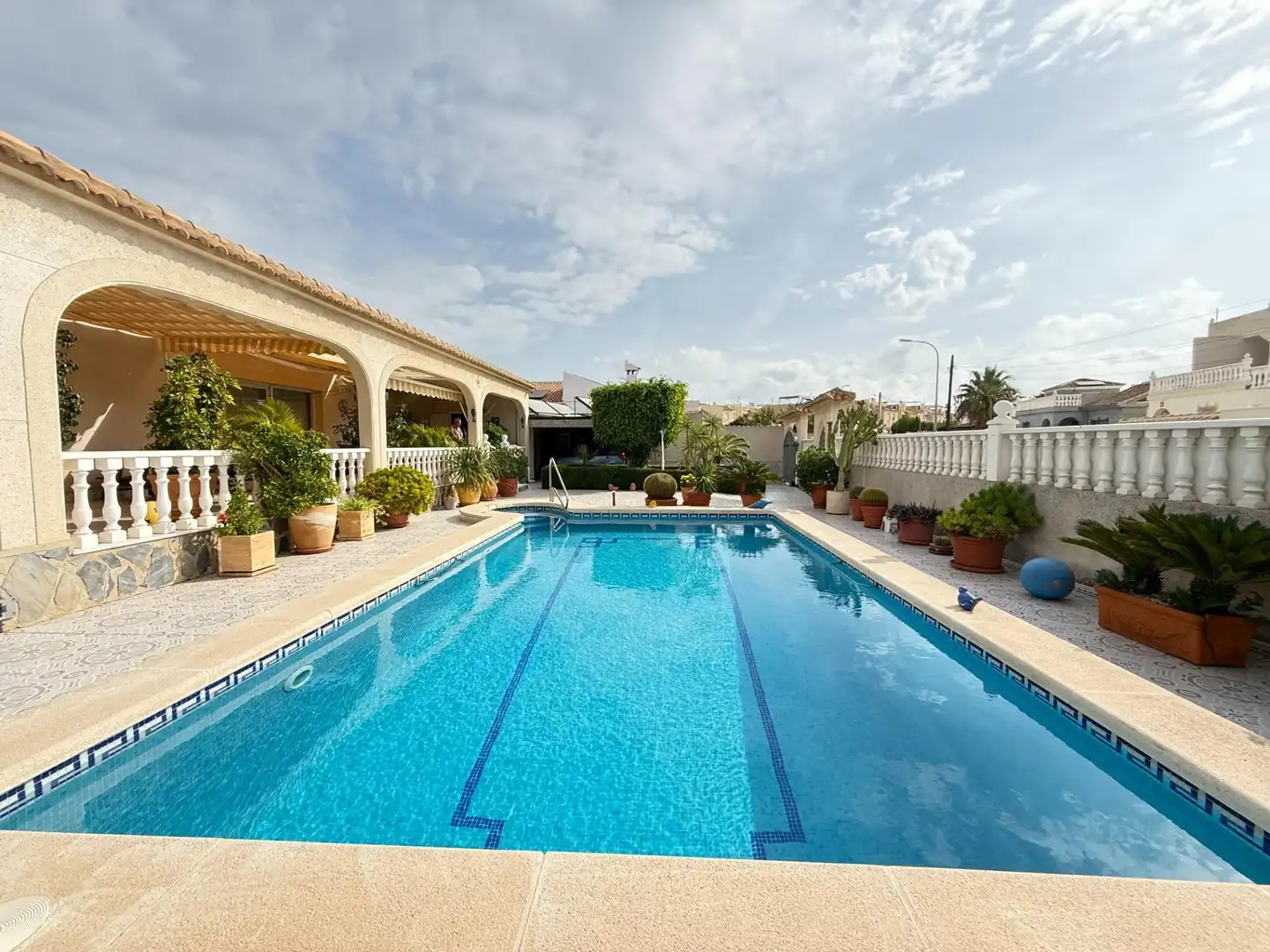 Villa con piscina in vendita a Zona Carrefour - Urbanizaciones, imagen 2