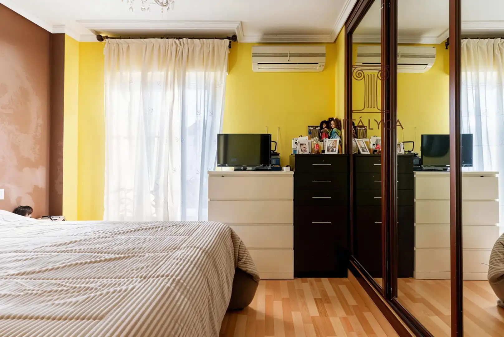 Habitación de Casa adosada en venta en Tomares con Aire acondicionado, Terraza y Trastero