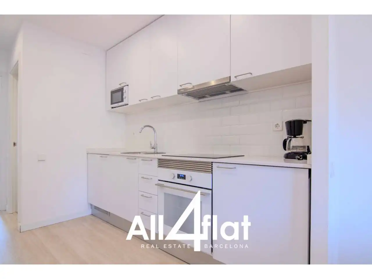 Cuina de Pis de lloguer en Barcelona amb Aire condicionat, Parquet i Moblat