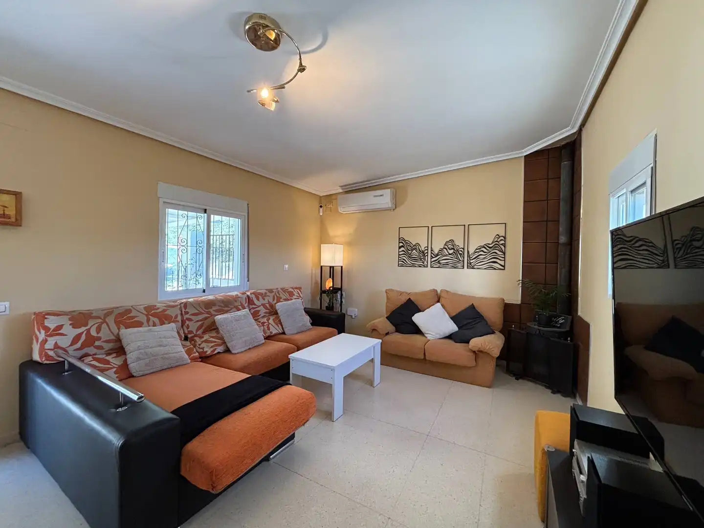 Sala de estar de Casa o chalet en venta en Alicante / Alacant con Aire acondicionado, Jardín privado y Trastero