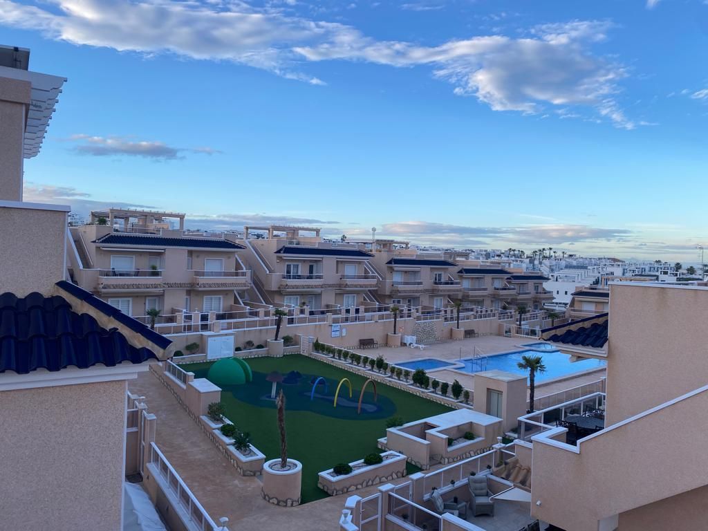 Vista exterior de Apartament en venda en Orihuela amb Aire condicionat, Terrassa i Moblat