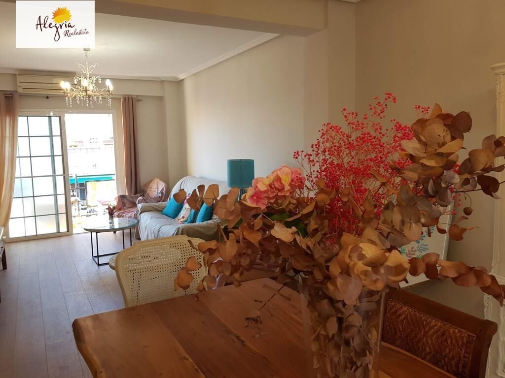 Menjador de Apartament de lloguer en  Valencia Capital amb Aire condicionat, Terrassa i Balcó