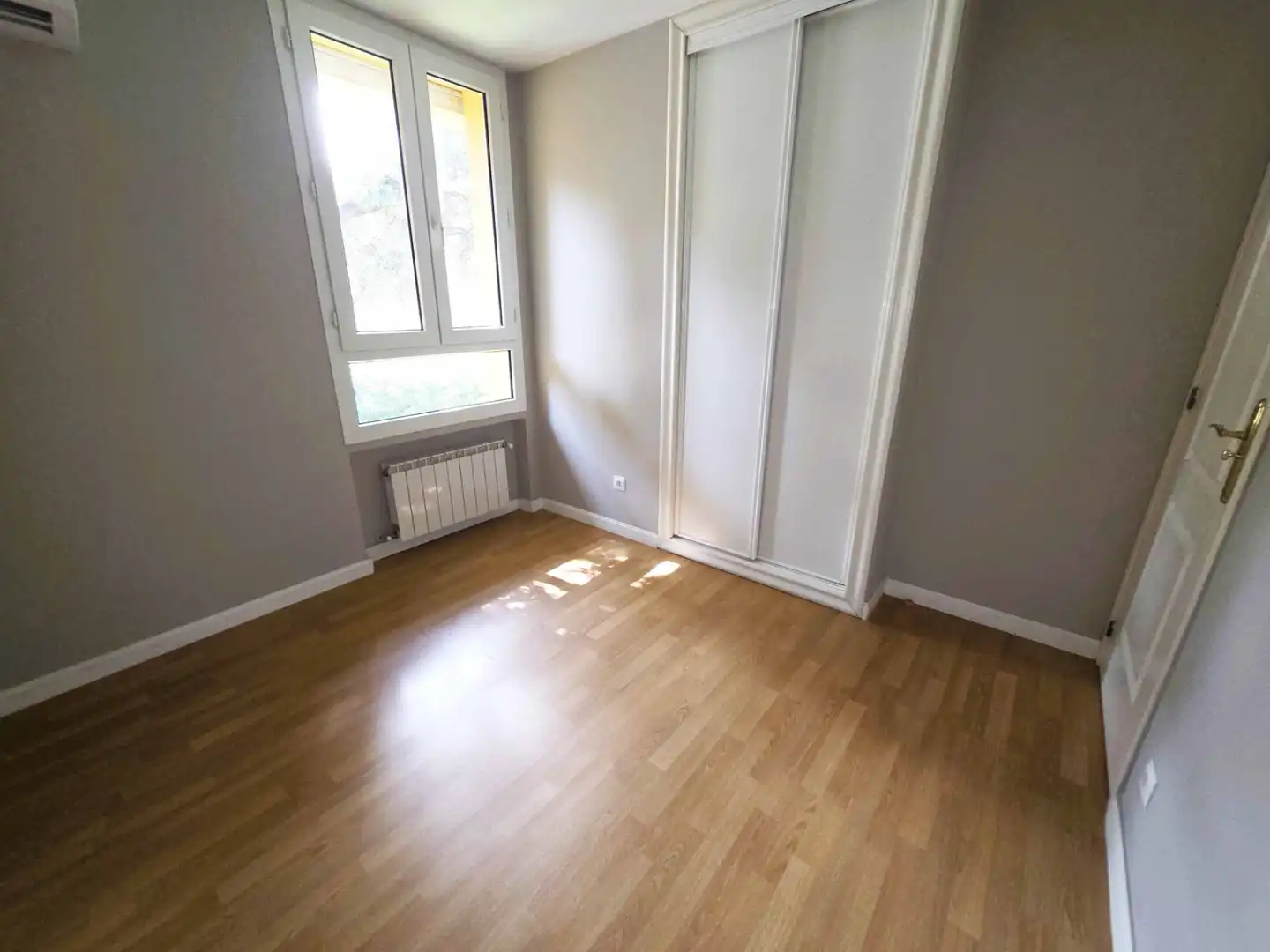 Habitación de Casa adosada de alquiler en La Moraleja con Calefacción, Jardín privado y Terraza