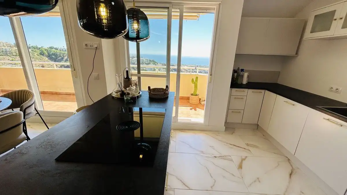 Apartament amb piscina en venda a Calahonda, imagen 14