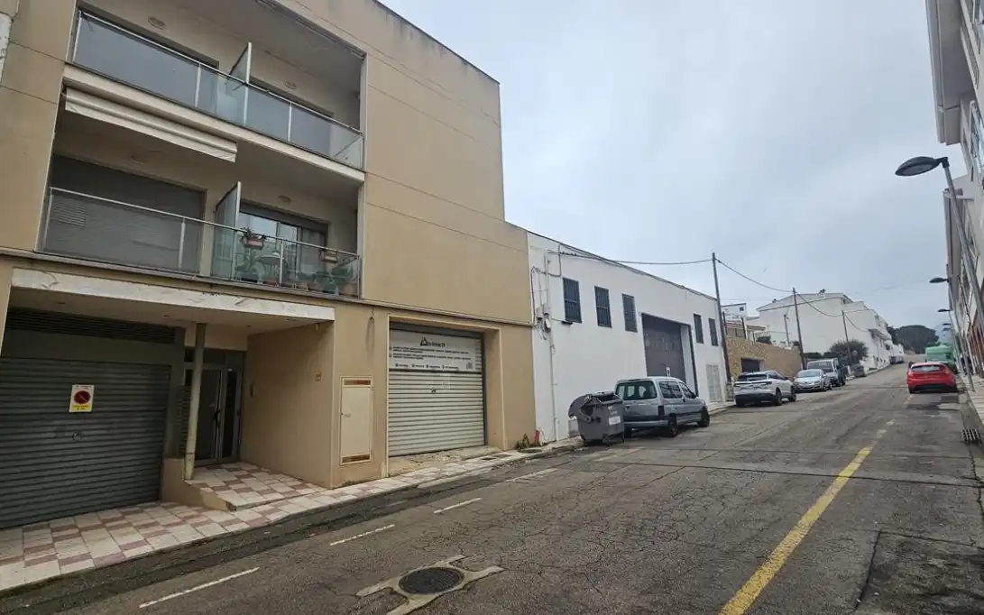 Local comercial en venta en Carrer la Farella