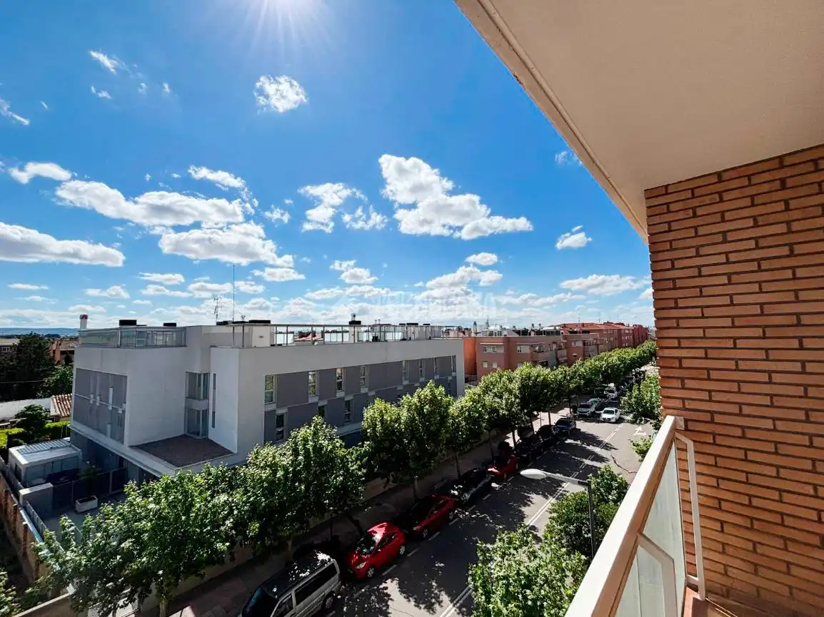 Außenansicht von Wohnung zum Verkauf in Utebo mit Abstellraum, Balkon und Gemeinschaftspool