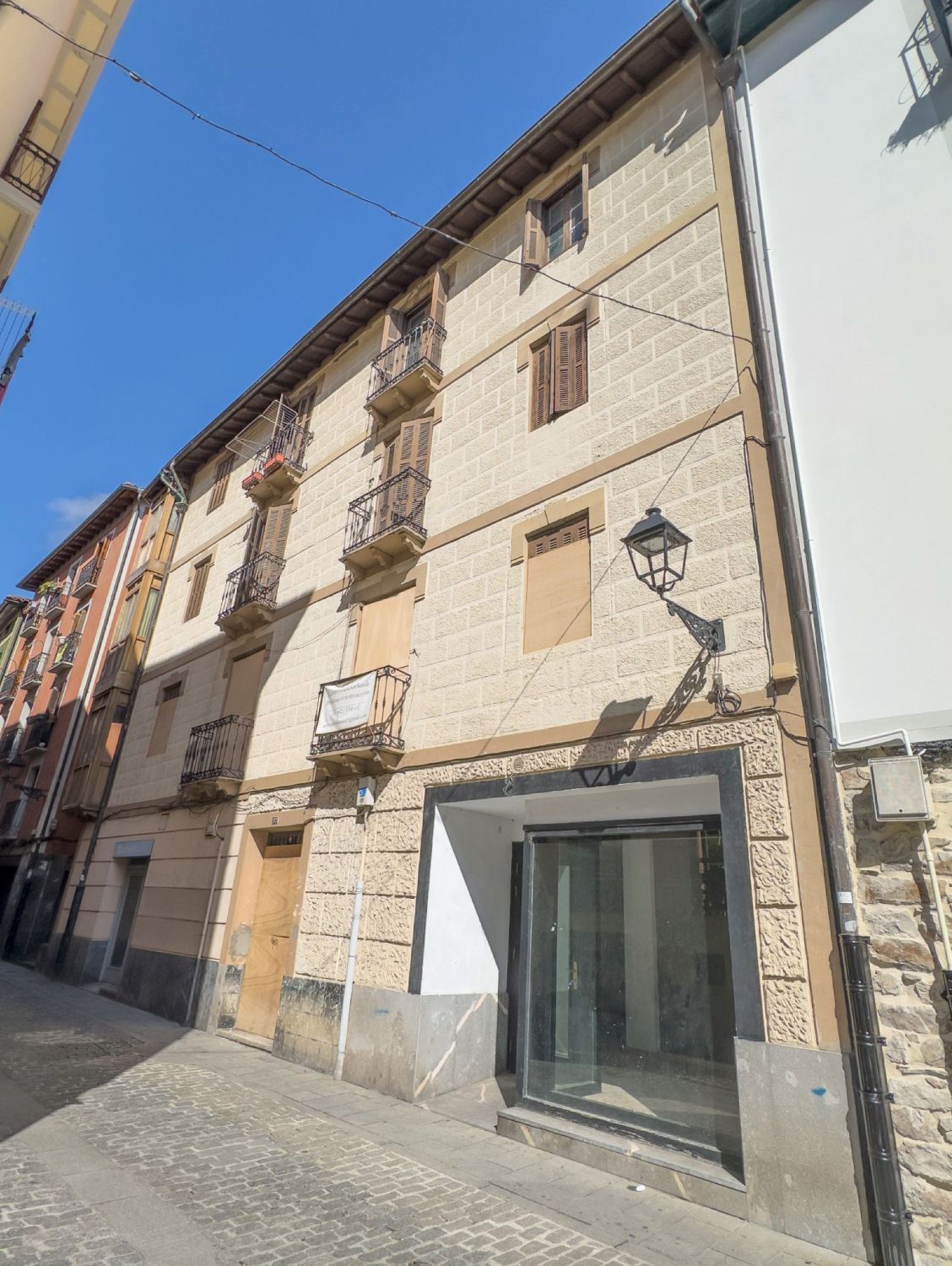 Exterior view of Building for sale in Arrasate / Mondragón