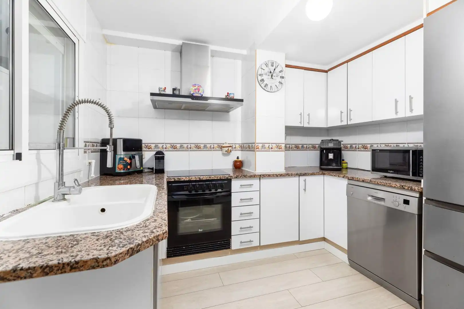 Küche von Maisonette zum Verkauf in Mataró mit Klimaanlage, Möbliert und Balkon