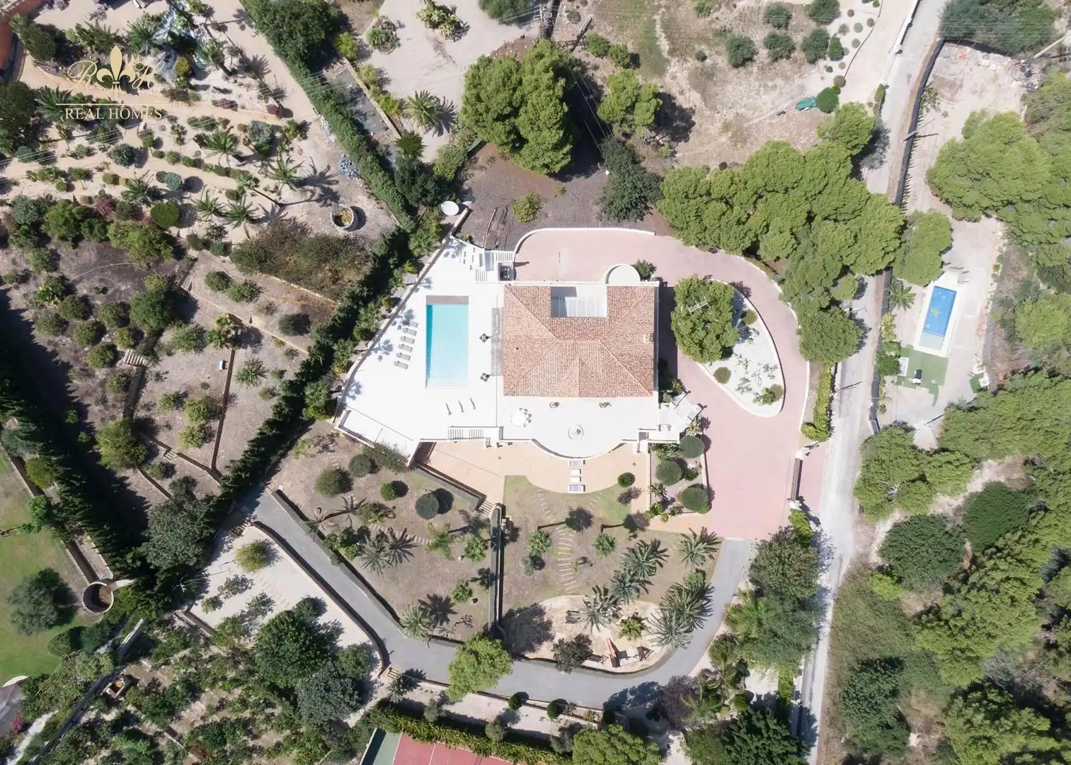 Detached house with pool for sale in EL PLANET