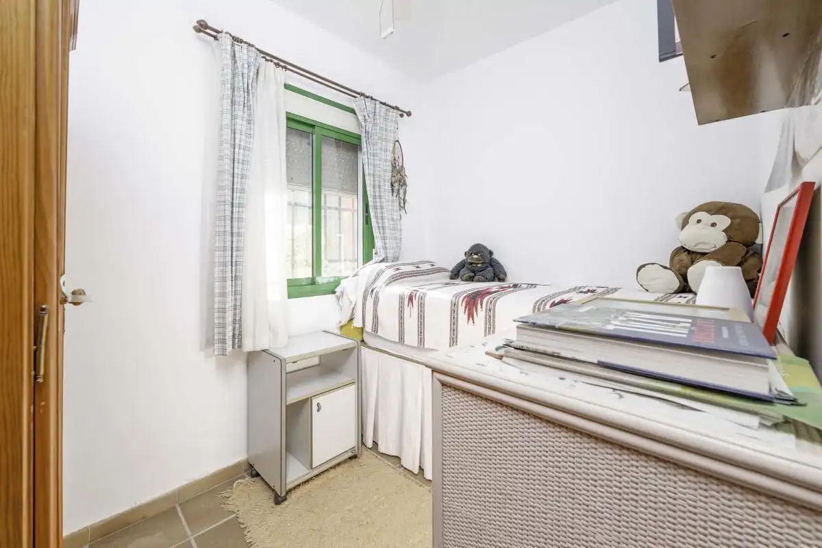 Dormitori de Casa o xalet en venda en Bollullos de la Mitación amb Aire condicionat, Calefacció i Jardí privat