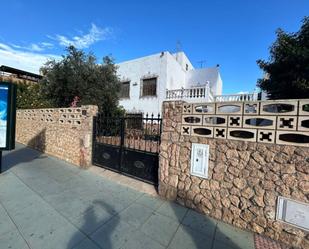 Vista exterior de Casa o xalet en venda en  Almería Capital amb Jardí privat