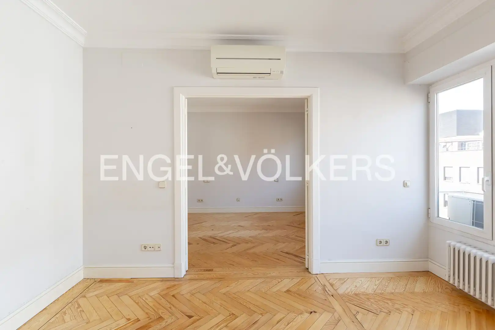 Piso en venta en Madrid con Calefacción, Terraza y Trastero