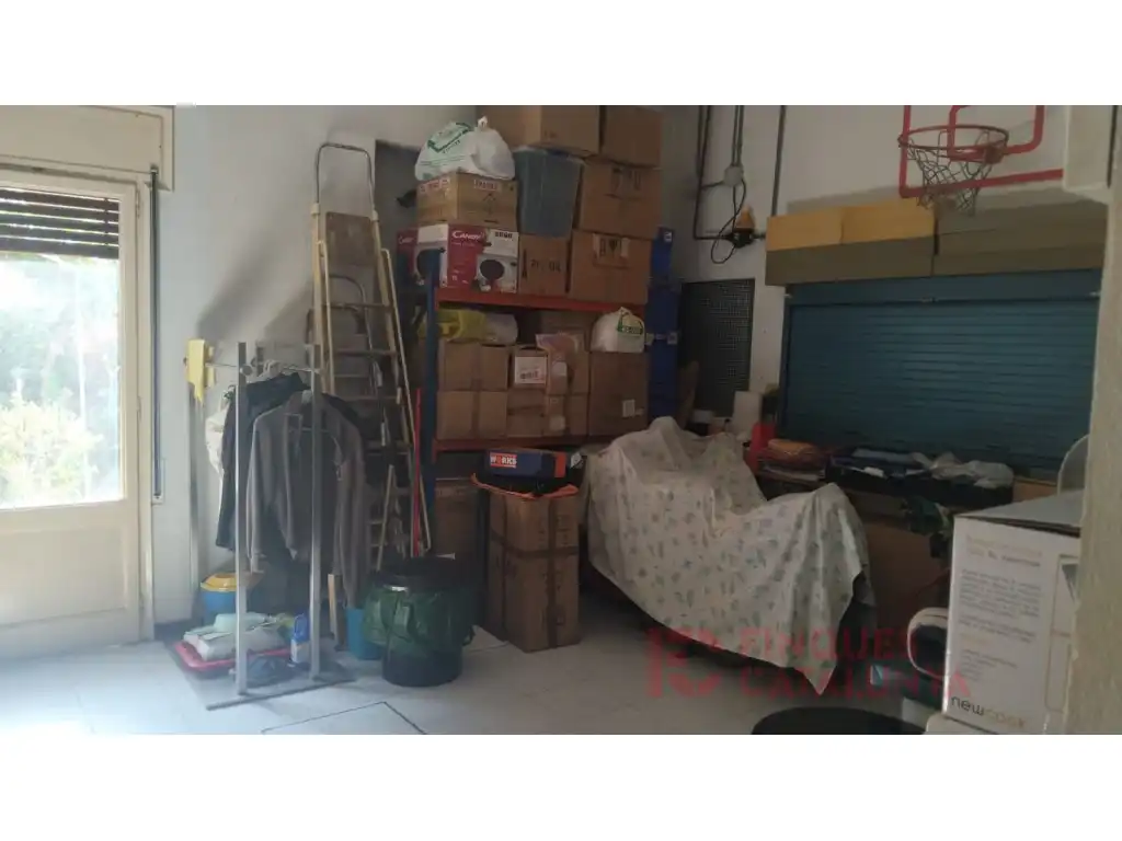 Commercial properties for sale in Salt