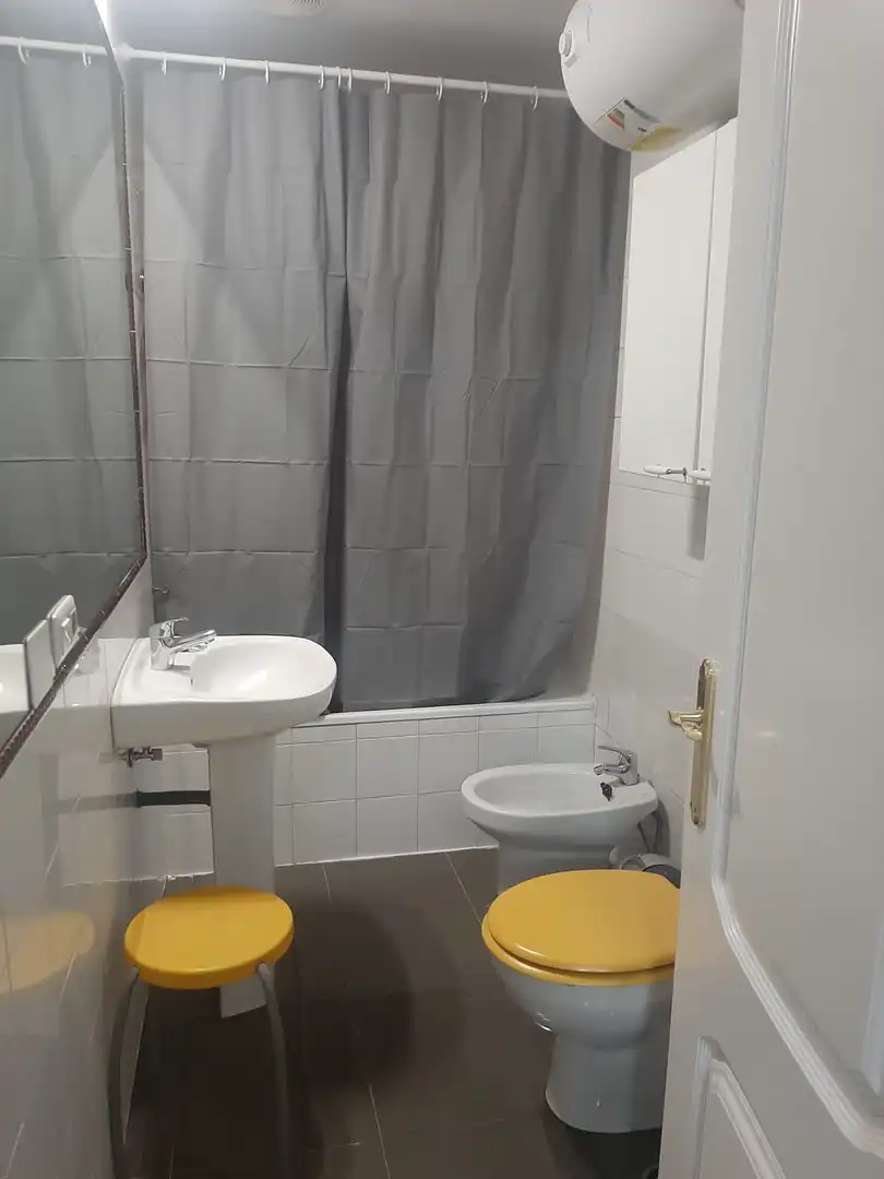 Bathroom of Flat for rent in Villaverde del Río  with Air Conditioner, Parquet flooring and Furnished