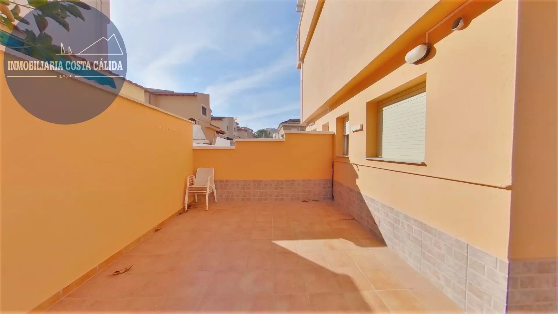 Vista exterior de Dúplex en venta en Águilas con Jardín privado, Terraza y Trastero