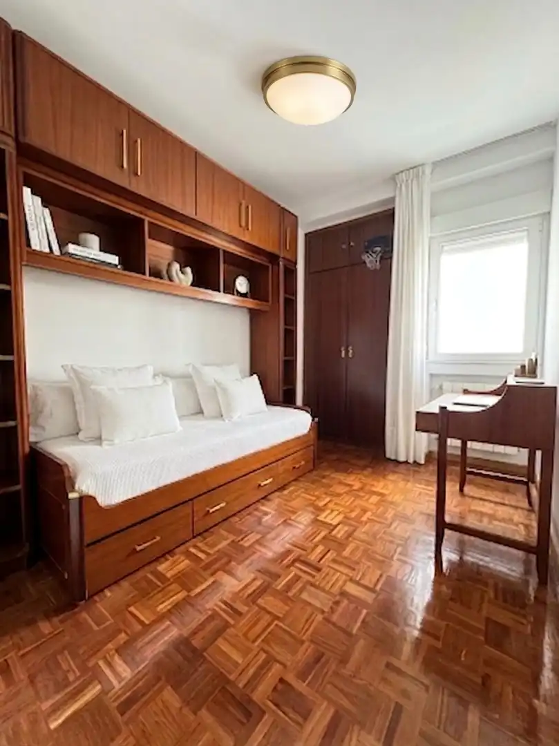 Bedroom of Flat for sale in Madrid  with Parquet flooring, Storage room and Furnished