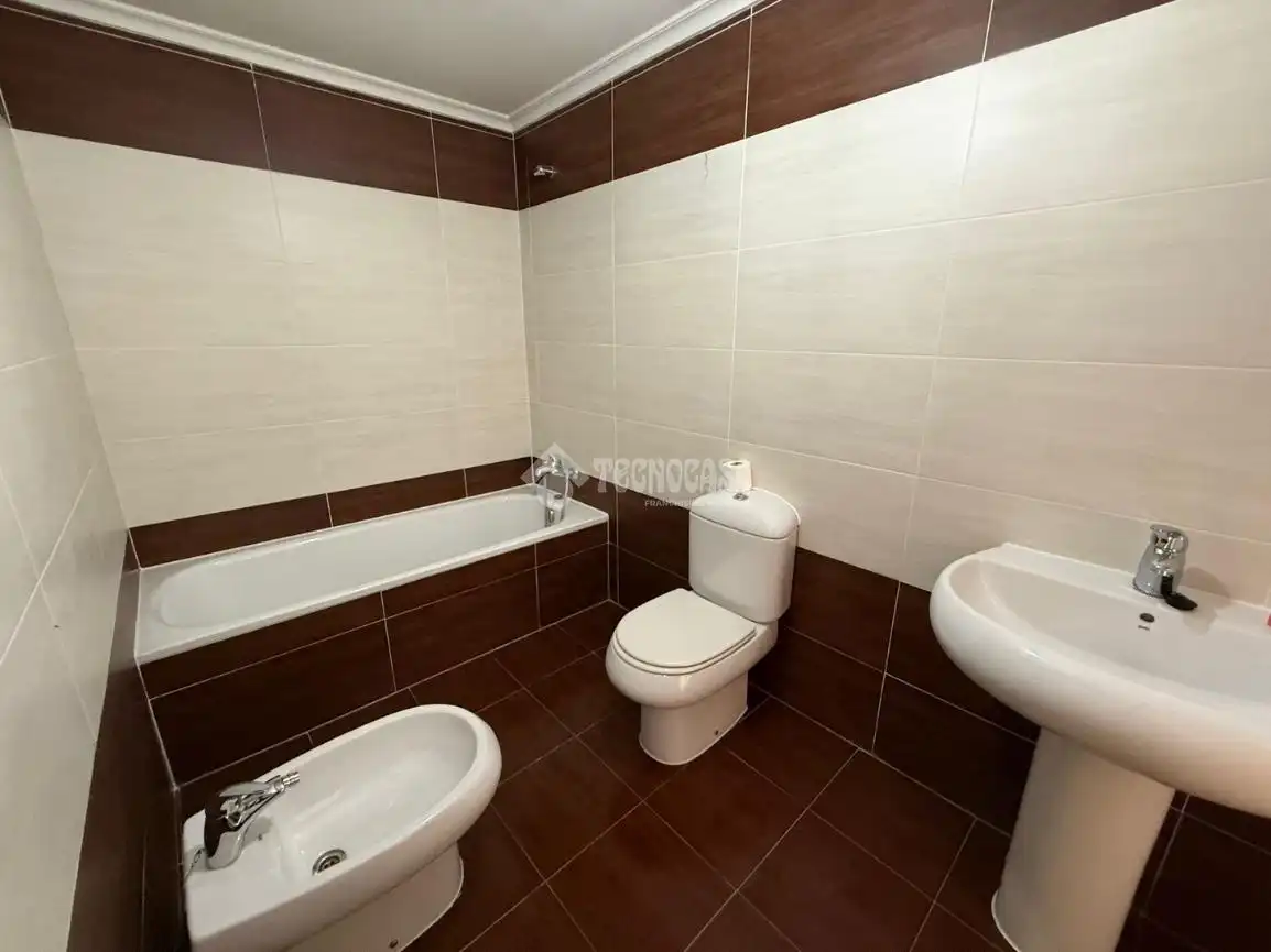 Baño de Ático en venta en Villanubla con Calefacción, Parquet y Terraza