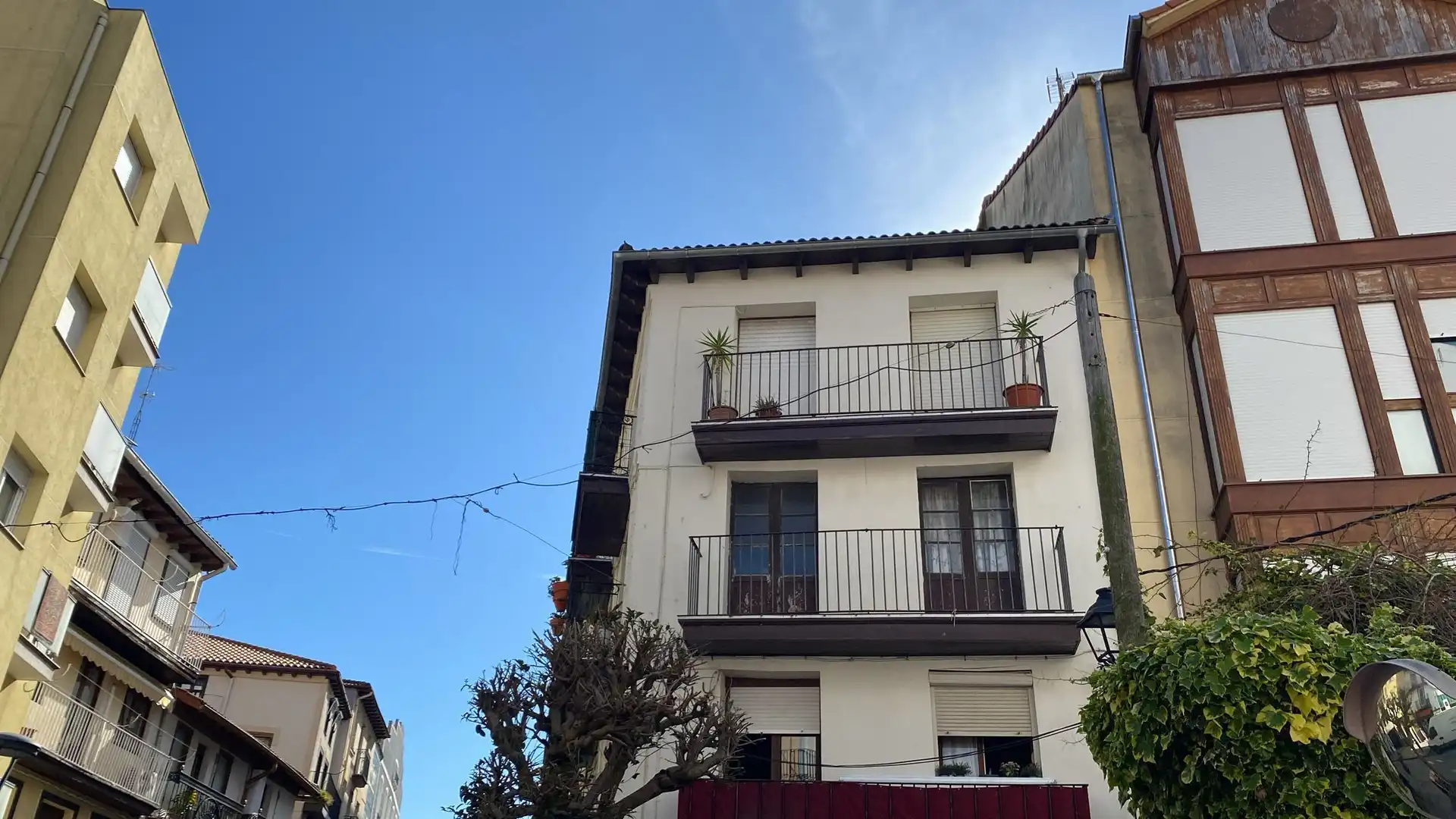 Vista exterior de Piso en venta en Castro-Urdiales con Balcón