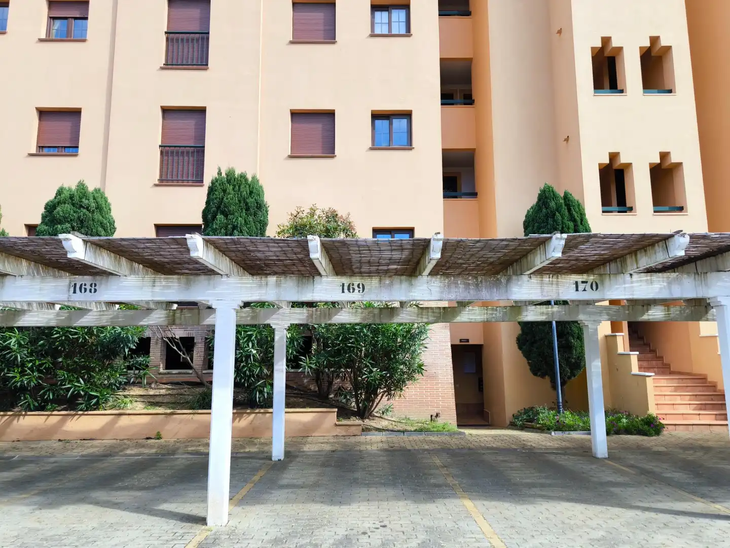 Vista exterior de Apartamento de alquiler en Ayamonte con Terraza, Amueblado y Piscina comunitaria