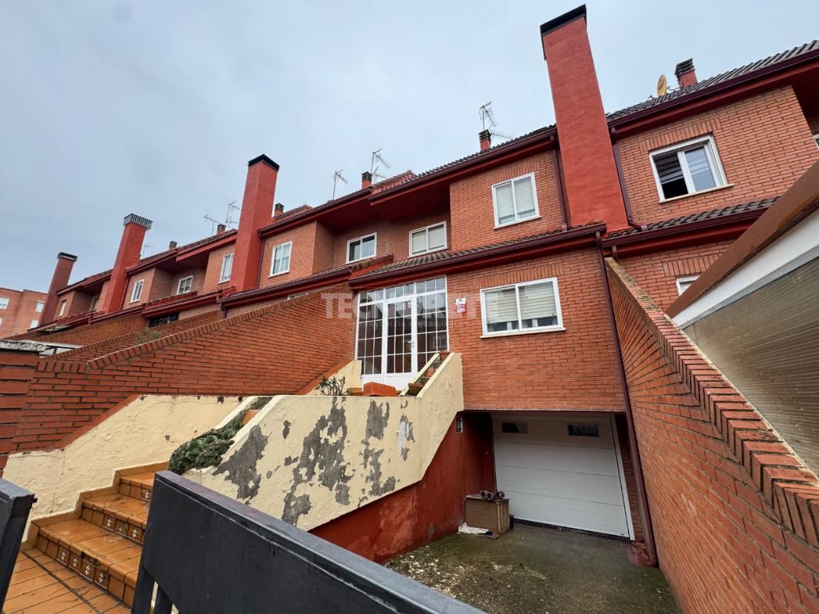 Vista exterior de Casa adosada en venda en Guadalajara Capital amb Calefacció