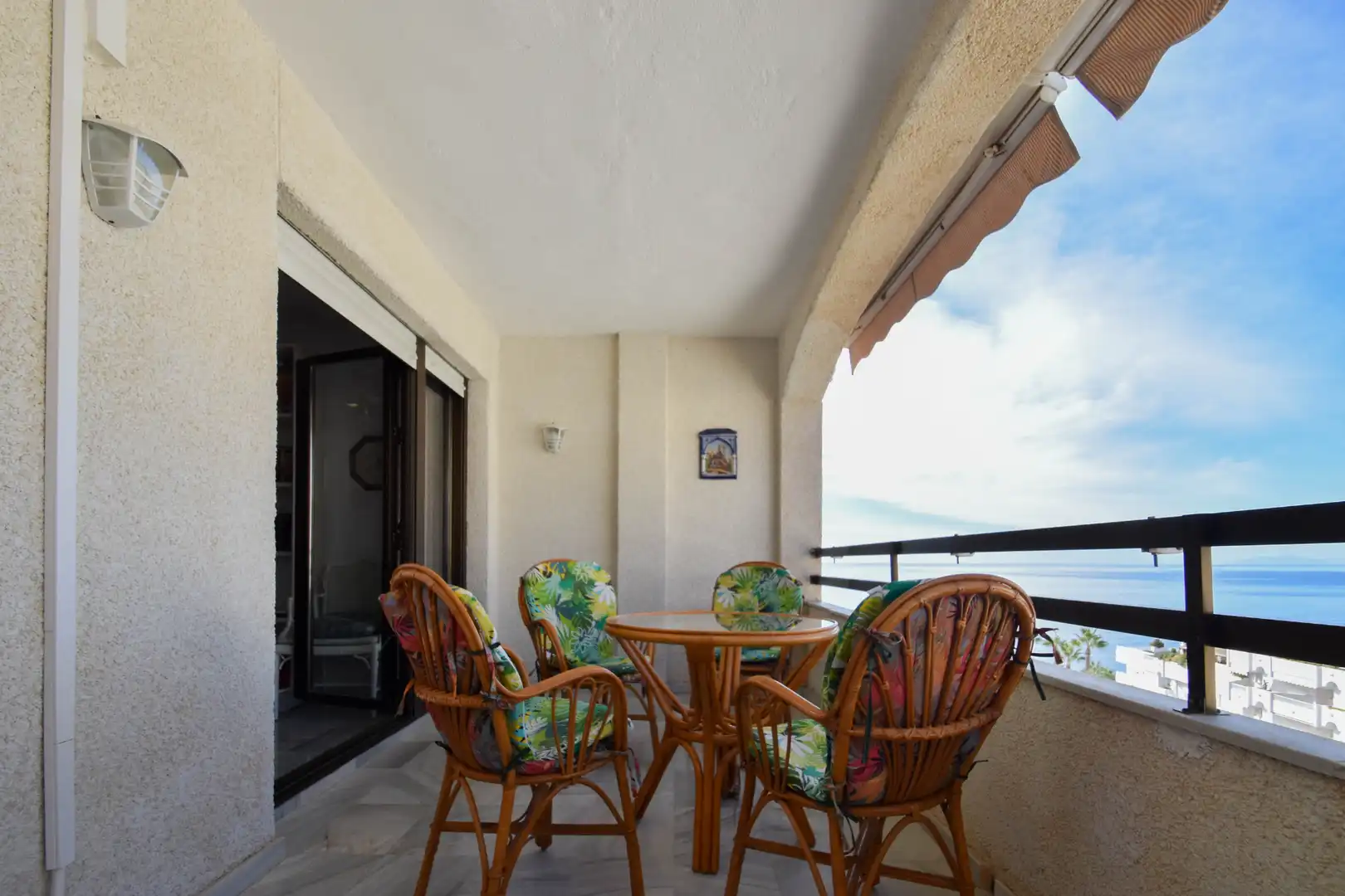 Terrasse von Wohnungen zum Verkauf in Almuñécar mit Klimaanlage, Terrasse und Möbliert