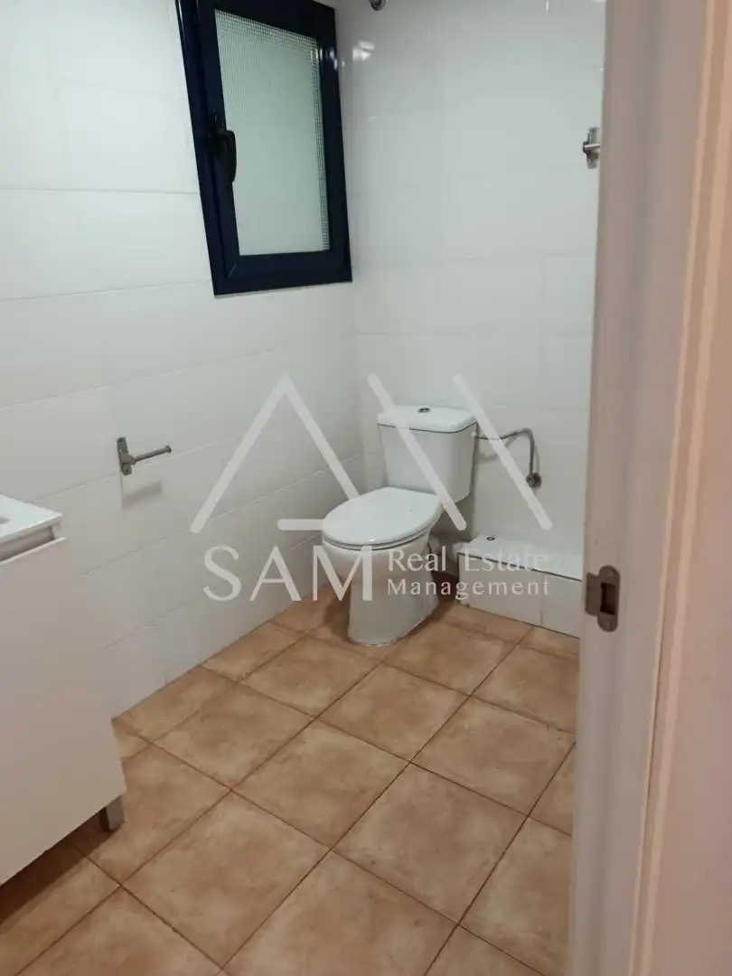 Baño de Planta baja en venta en Barcelona con Calefacción