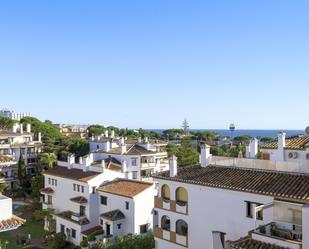 Vista exterior de Àtic en venda en Mijas amb Aire condicionat, Terrassa i Piscina