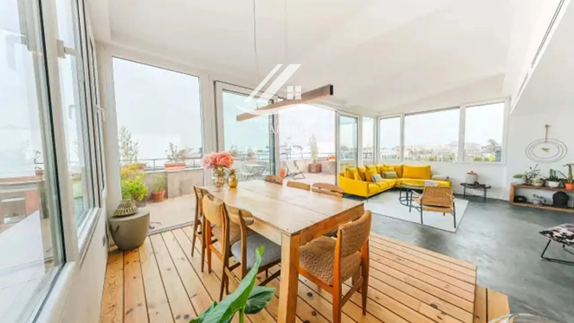 Comedor de Piso en venta en  Madrid Capital con Terraza, Piscina y Amueblado