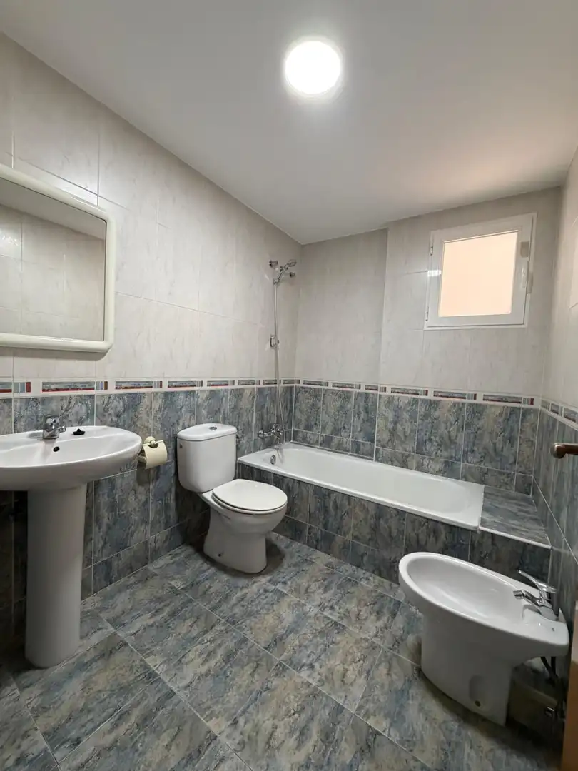 Baño de Piso de alquiler en Aldaia con Aire acondicionado y Terraza