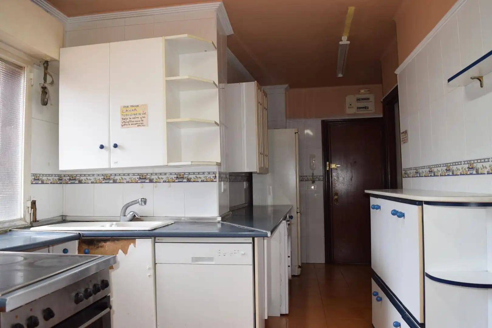 Cuina de Pis en venda en Oviedo  amb Calefacció, Parquet i Traster