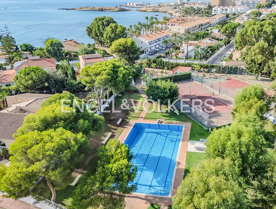 Piscina de Casa o chalet en venta en El Campello con Aire acondicionado, Calefacción y Jardín privado