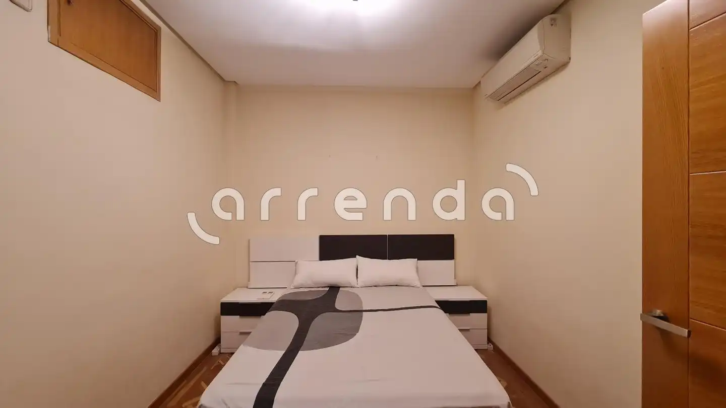 Schlafzimmer von Wohnung zur Miete in Madrid mit Klimaanlage, Parkett und Möbliert