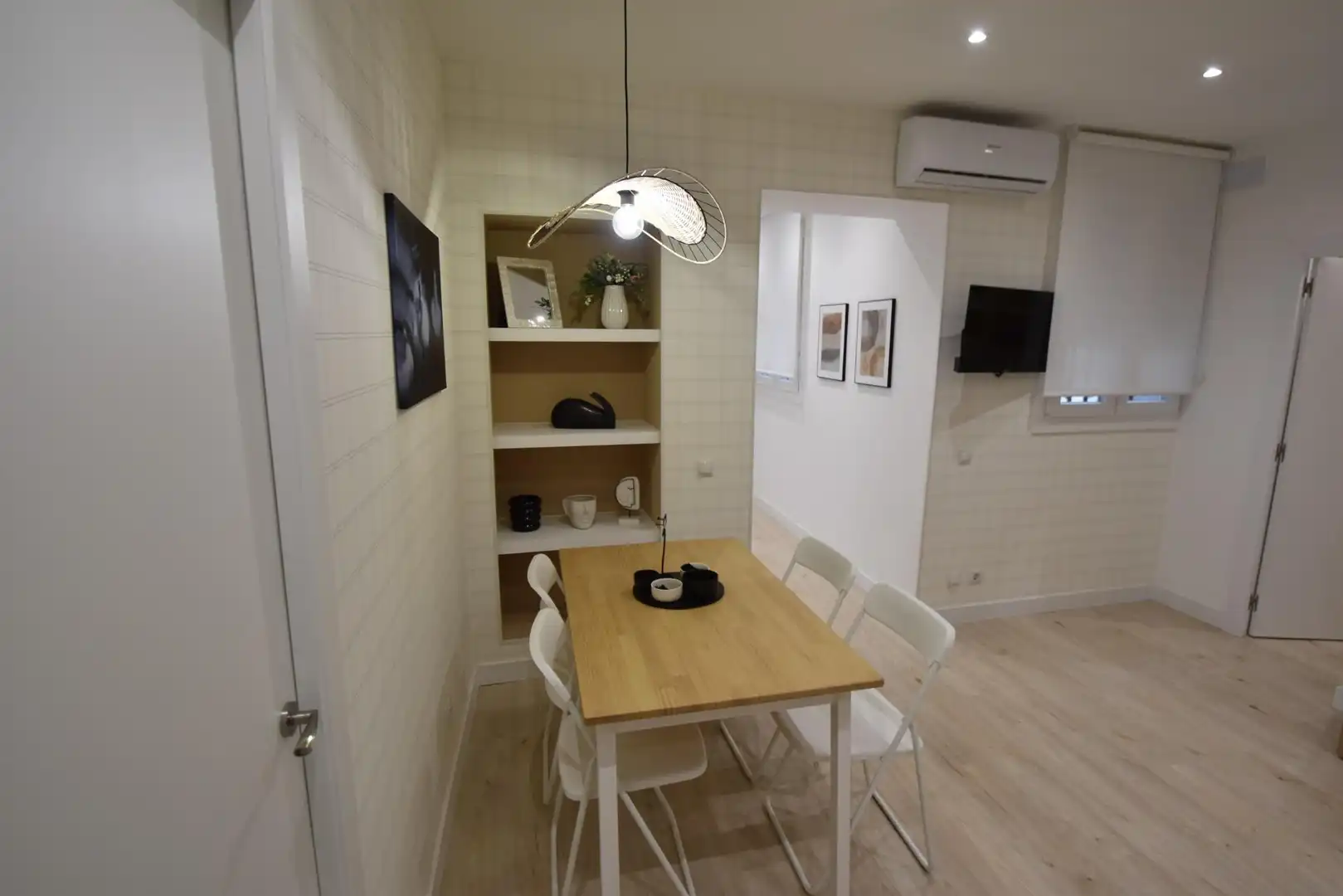 Menjador de Apartament en venda en Madrid amb Aire condicionat, Calefacció i Moblat
