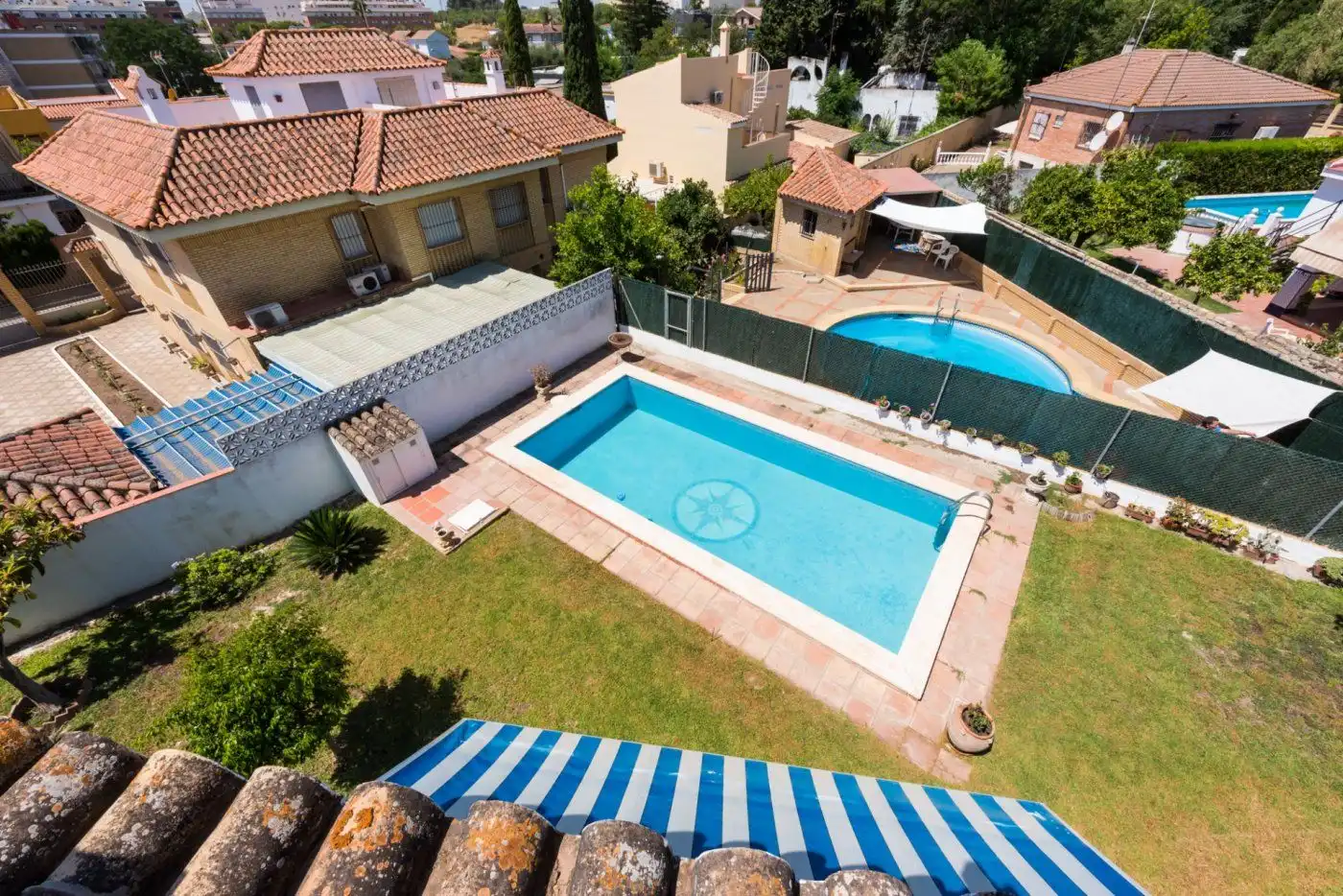 Piscina de Casa o xalet en venda en Tomares amb Calefacció, Jardí privat i Terrassa