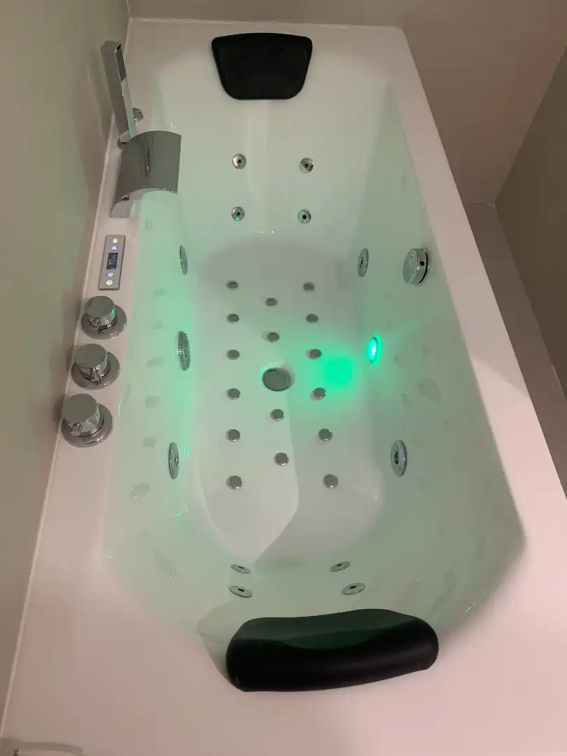Badezimmer von Wohnungen zum Verkauf in Madrid mit Klimaanlage, Heizung und Ofen