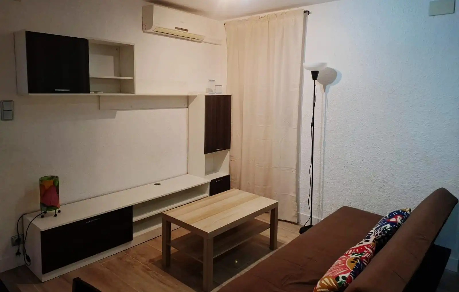 Wohnzimmer von Wohnungen zur Miete in Zaragoza mit Heizung, Möbliert und Ofen