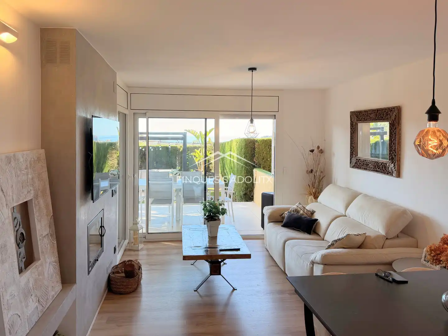 Sala d'estar de Planta baixa en venda en Castell d'Aro, Platja d'Aro i s'Agaró amb Aire condicionat, Calefacció i Jardí privat