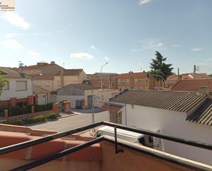 Vista exterior de Casa adosada en venda en Navas de Oro amb Terrassa i Balcó
