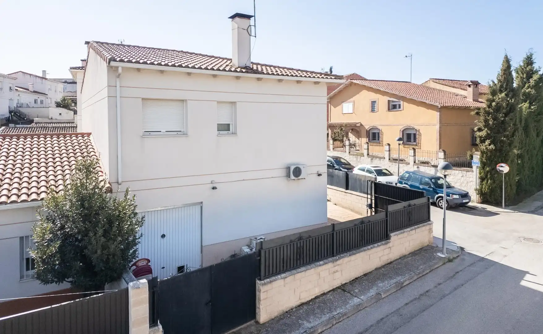 Vista exterior de Casa o xalet en venda en Horche amb Aire condicionat, Terrassa i Piscina
