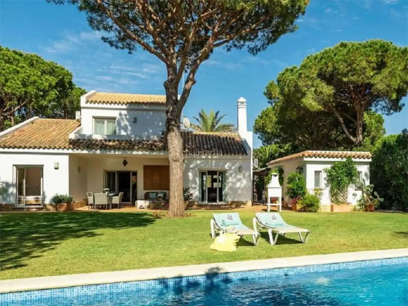 House with pool to rent in Avenida América 37
