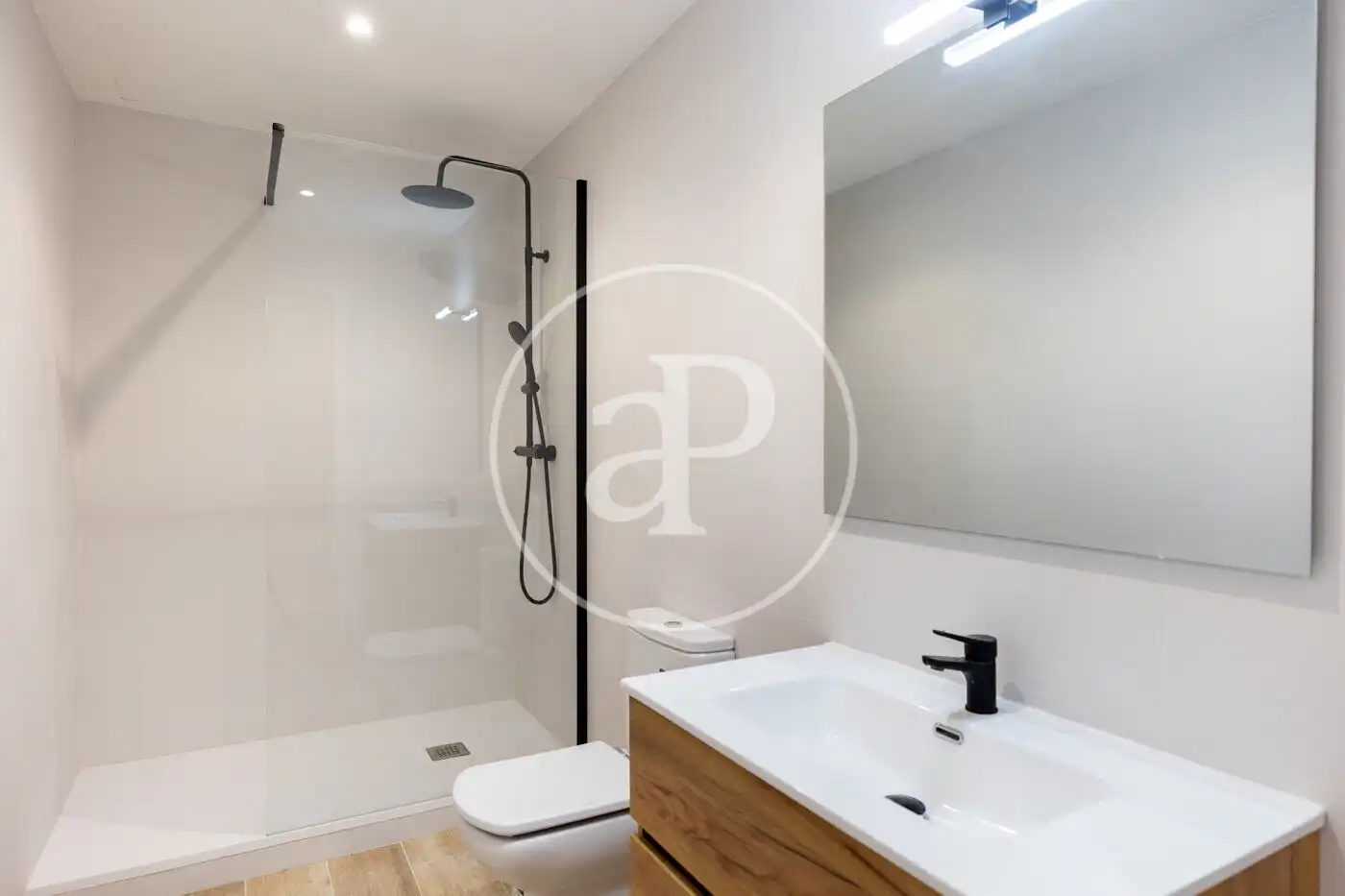 Baño de Piso en venta en Barcelona con Aire acondicionado, Calefacción y Balcón