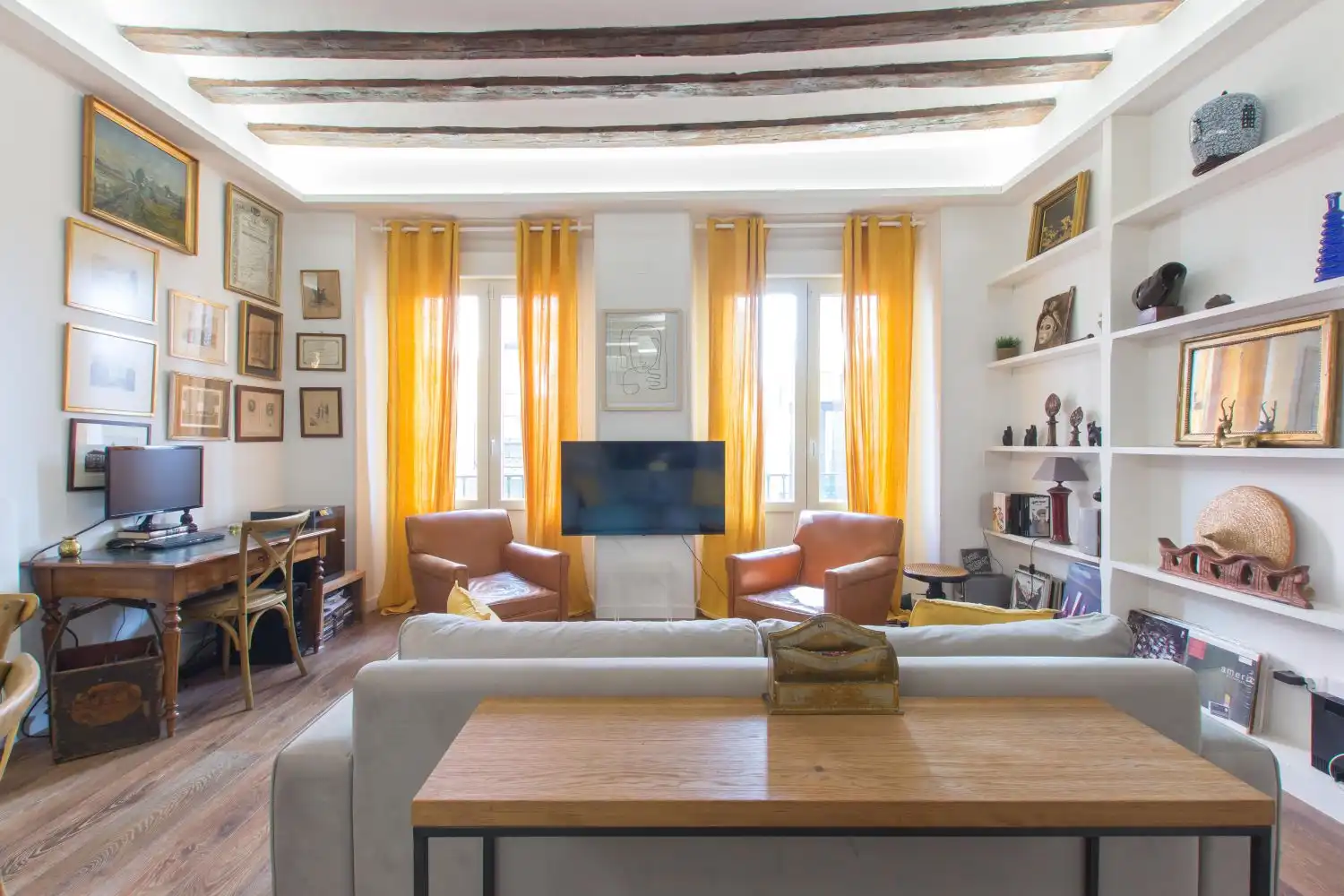 Sala d'estar de Pis en venda en  Pamplona / Iruña amb Calefacció, Moblat i Balcó