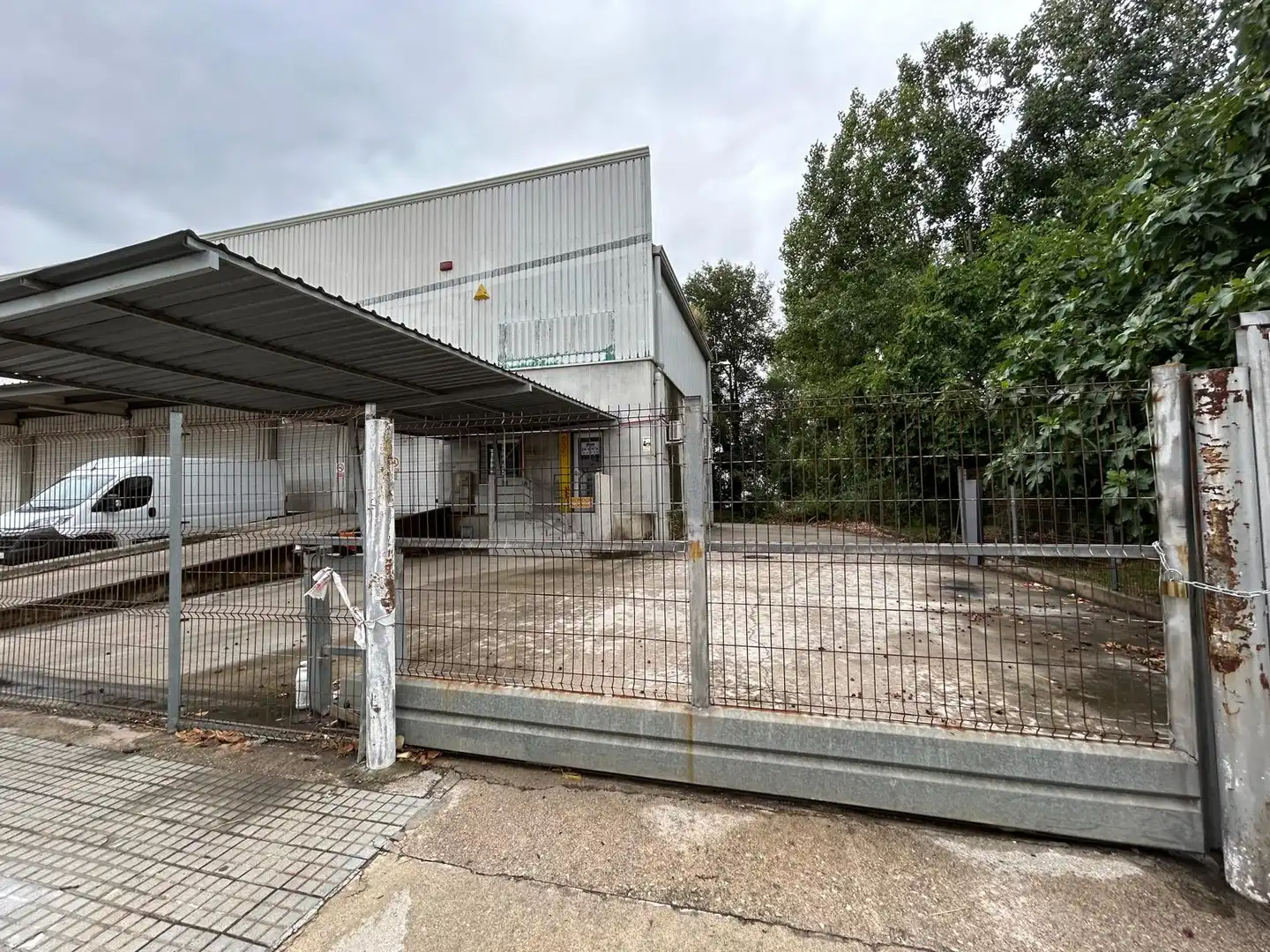 Vista exterior de Nave industrial en venta en Olèrdola con Alarma