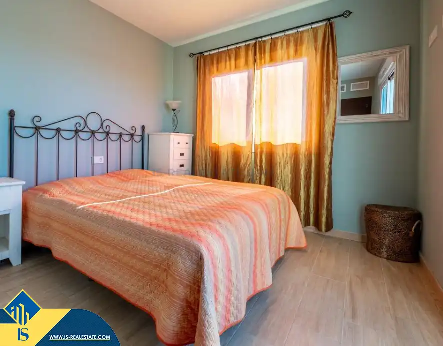Habitación de Dúplex en venta en Torrevieja con Terraza, Amueblado y Piscina comunitaria