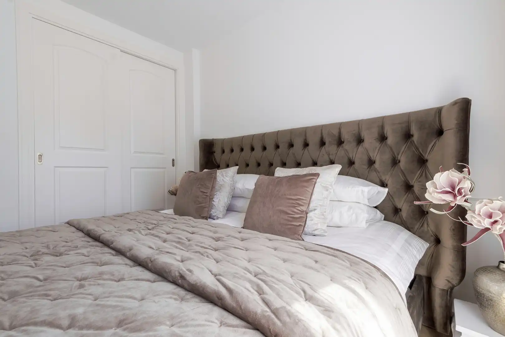 Habitación de Planta baja de alquiler en Estepona con Aire acondicionado, Jardín privado y Terraza