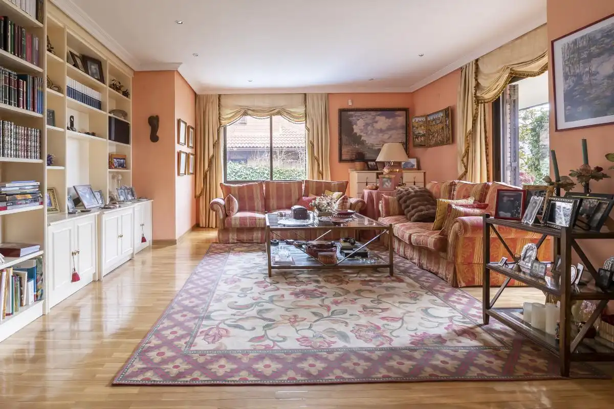 Sala de estar de Casa adosada en venta en Madrid con Aire acondicionado, Calefacción y Jardín privado