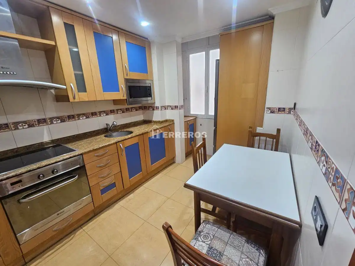 Kitchen of Flat for sale in  Logroño  with Heating, Parquet flooring and Furnished