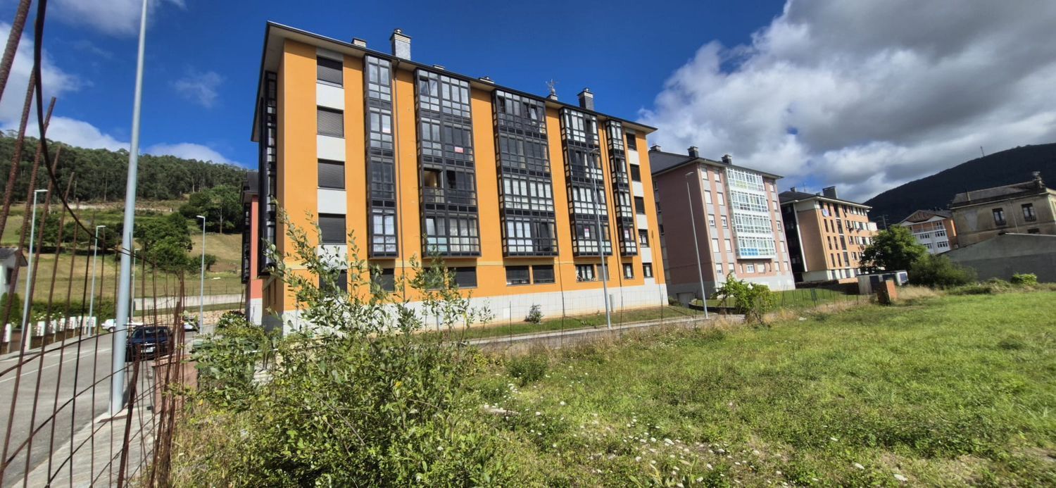 Vista exterior de Pis en venda en Vegadeo amb Calefacció, Jardí privat i Terrassa